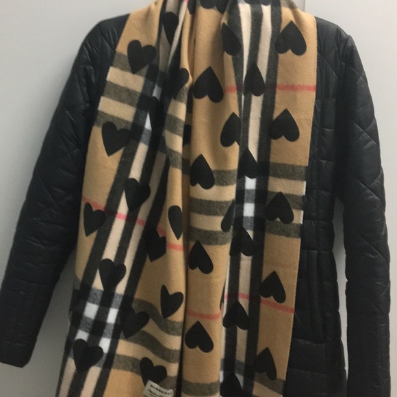 š§£NWT BURBERRY BLACK HEART SCARF š§£ - Picture 4 of 7
